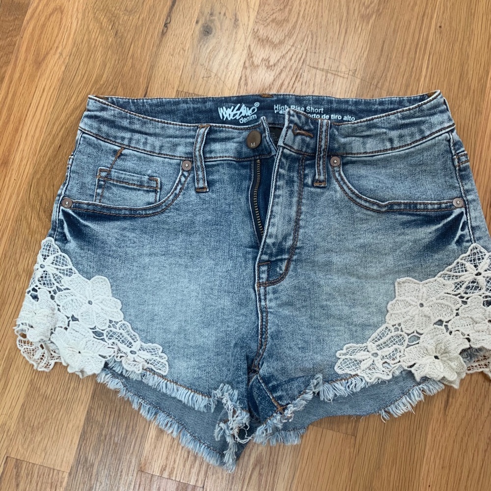 MOSSIMO JEAN SHORTS LACE SIDE SIZE 4 (adult small)
